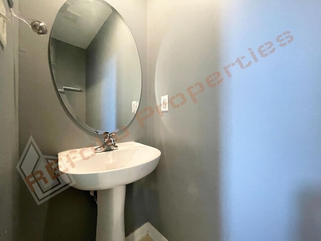 Building Photo - Beautiful 3 Bedroom 2 Car-Garage Home w/ H...