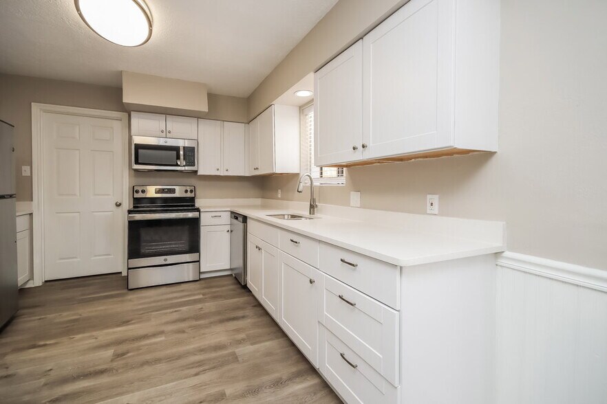 Building Photo - 17930 Cypress Spring Dr