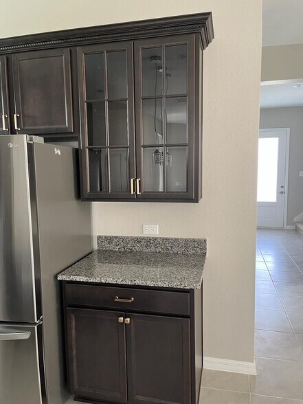 kitchen - 780 Yukon Ln