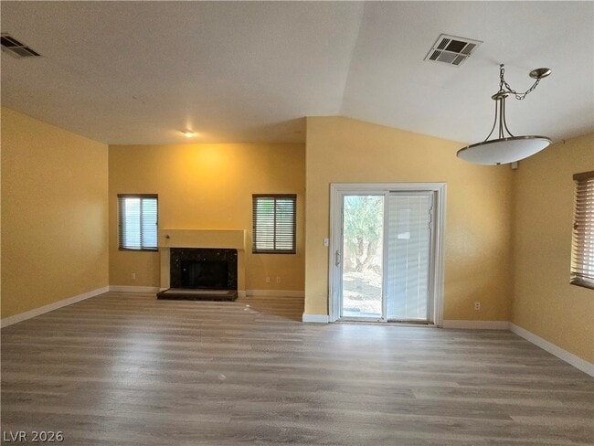 Building Photo - 437 Mayan Dr