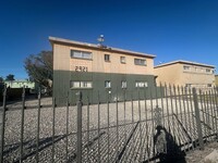 Building Photo - 4p2921