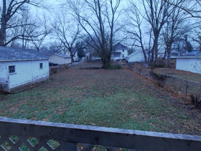 Building Photo - 310 E Market St