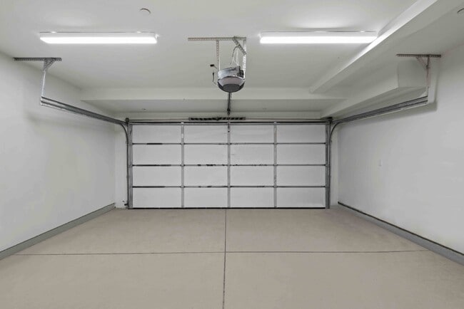 Building Photo - RECENTLY BUILT TOWNHOME | 4 BED 5 BATH | GARAGE