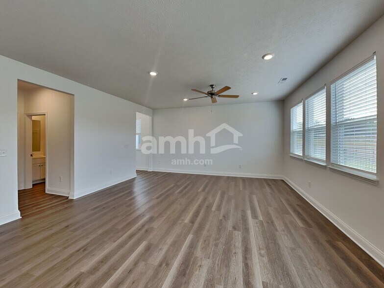 Building Photo - 9163 Henley Ave