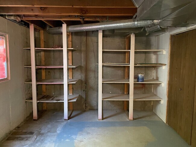 Building Photo - 3-Bedroom 1.5 Bath Twin-Home