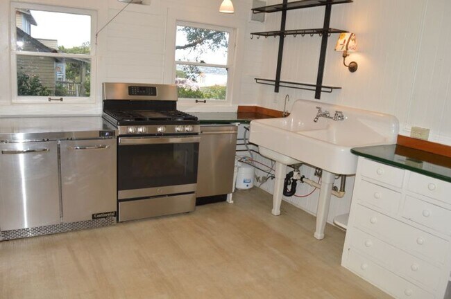 Building Photo - SanCarlos141