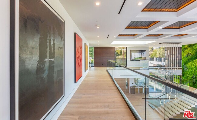 Building Photo - 1047 N Bundy Dr