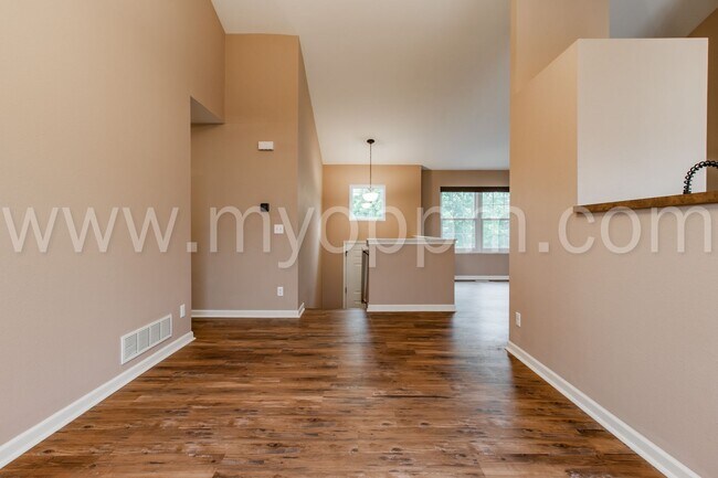 Building Photo - Available NOW! | 3 Bedroom / 2 Bathroom Home | Bennington