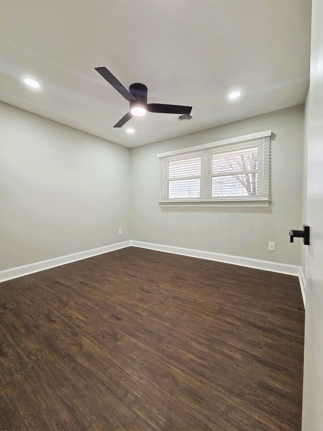 Building Photo - Remodeled ranch on large serene lot in Amelia County.