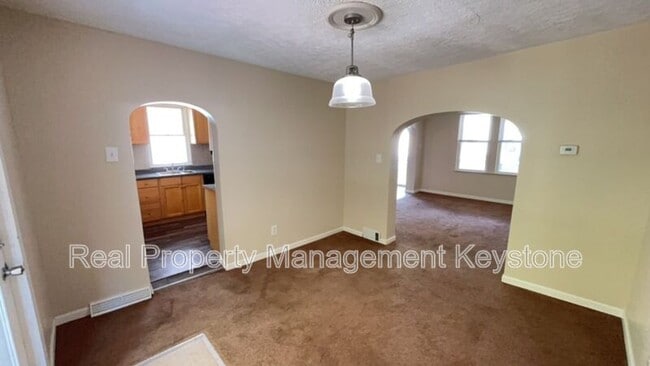Building Photo - 303 Lexington Ct