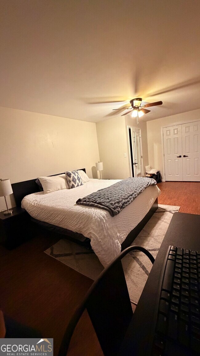 Building Photo - 527 University Cir
