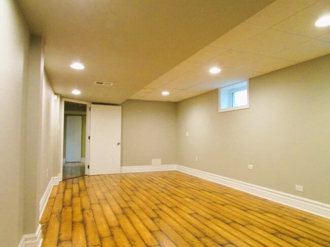 Building Photo - 4620 N Overhill Ave