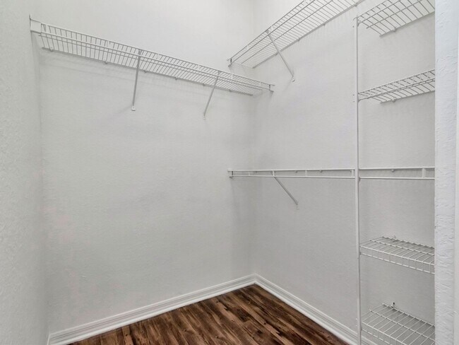 Building Photo - Ground Floor 2 Bedroom 1 Bathroom in Riverview, FL - Walk to Riverview Theater