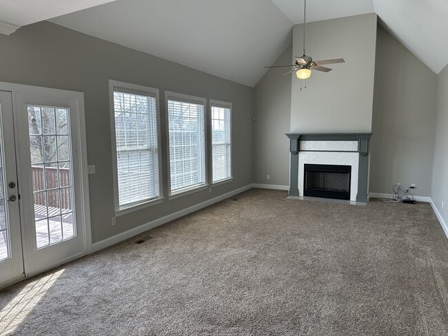 Building Photo - 5511 Ginkgo Rd