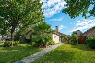 Building Photo - Beautifully Crafted 2-2-2 Duplex in Addison. Granite Counters! Fridge Included!