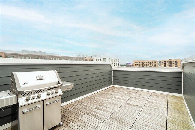 Building Photo - 50 Hichborn St