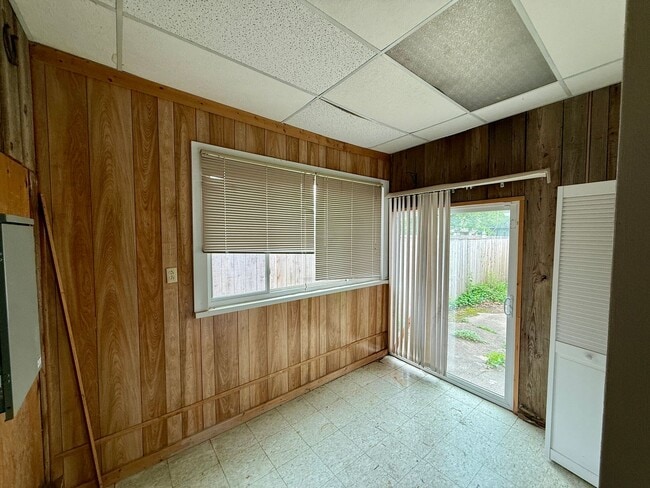 Building Photo - 2 Bed 1 Bath with a 2 Room Loft - Section ...