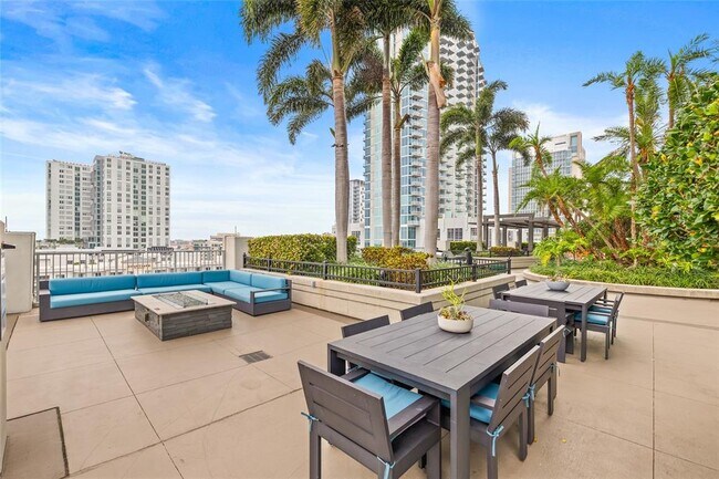 Building Photo - 777 N Ashley Dr