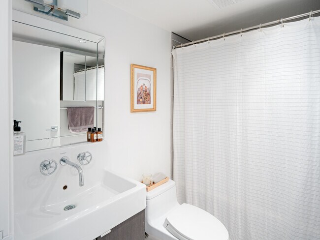 Building Photo - 1944 State St