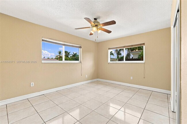 Building Photo - 2220 Desoto Dr