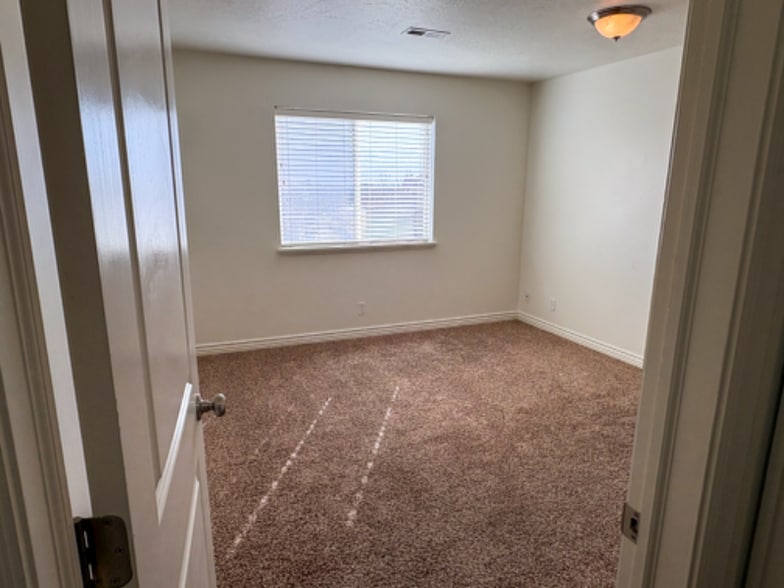 Building Photo - 652 Pimlico Dr