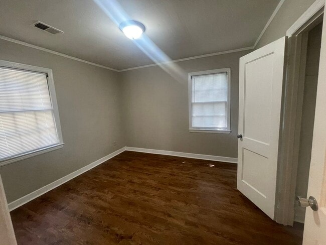 Building Photo - Charming 2BR Home Near the University of Memphis!
