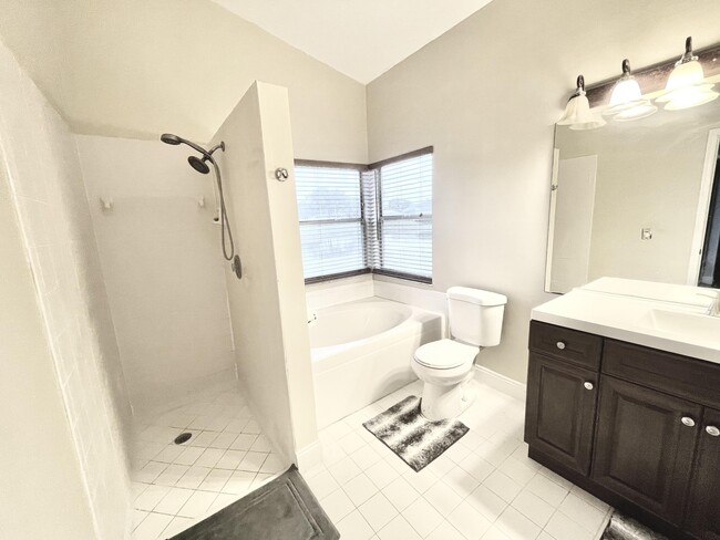 Building Photo - 6373 Lansdowne Cir