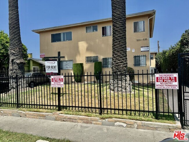 Building Photo - 533 W 75th St