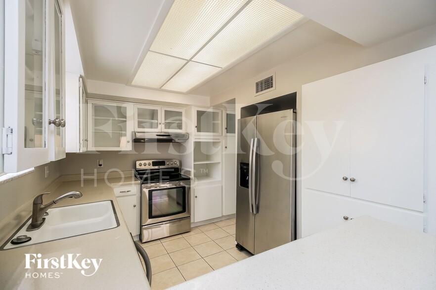 Building Photo - 8046 N 56th Ave