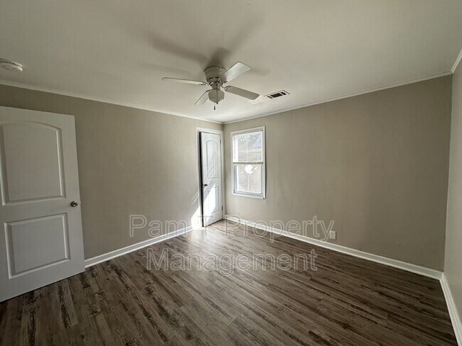 Building Photo - 1408 E 38th St