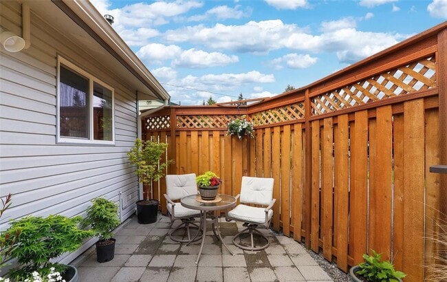 Building Photo - LOW RENT!Beautiful 4Bed2Bath House!PRIME h...