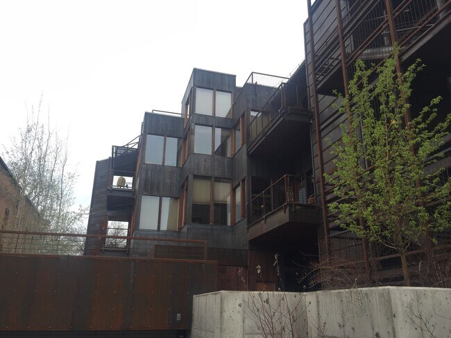 Building Photo - Amazing High End Condo in Award Winning "C...