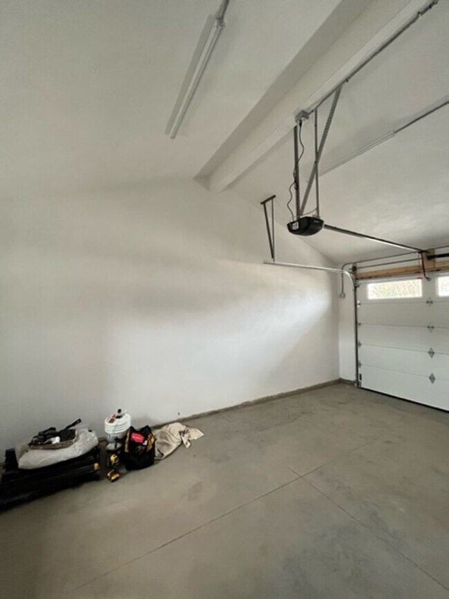 Building Photo - 485