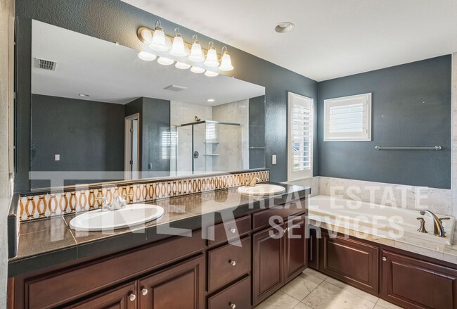 Building Photo - 3576 Hume St