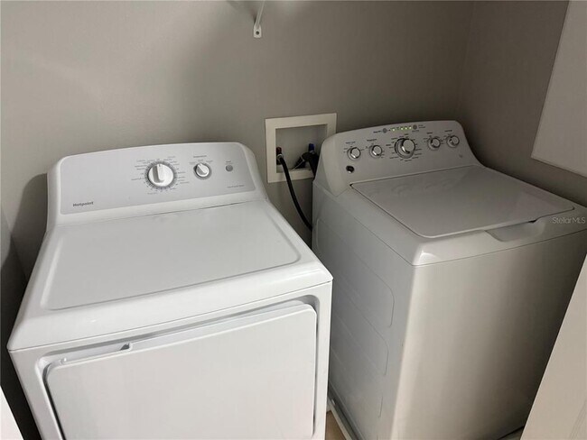 Building Photo - 15776 Fishhawk Falls Dr