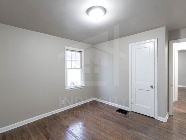 Building Photo - 610 S Sherman Dr