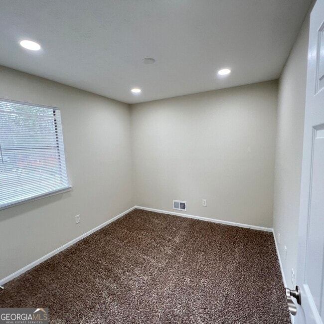 Building Photo - 9028 Raven Dr