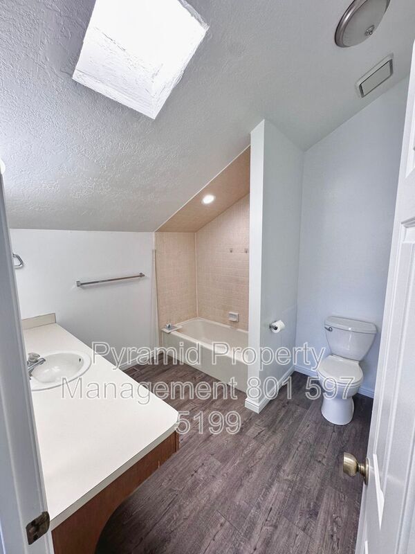 Building Photo - 1099 Shepard Ln