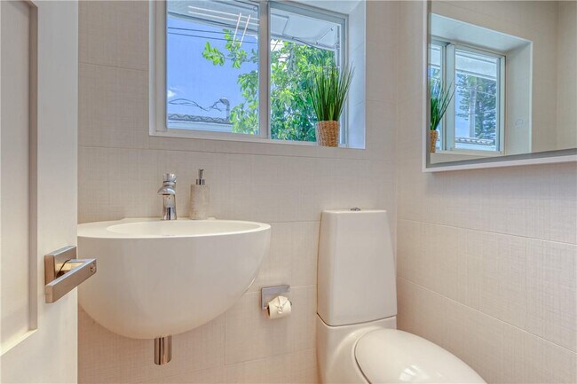 Building Photo - 268 Imperial Ln