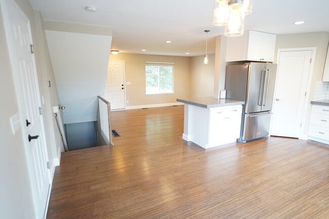 Building Photo - 381 Tynan Dr