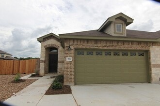 Building Photo - Beautiful 3 Bedroom Duplex Located in New Braunfels, Texas!