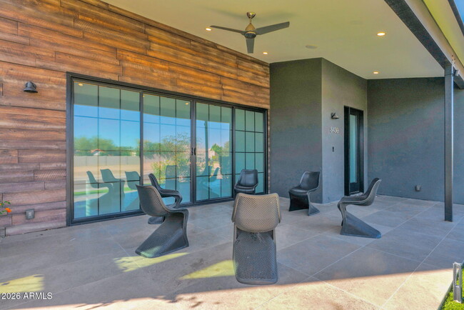 Building Photo - 8430 S 10th Ln