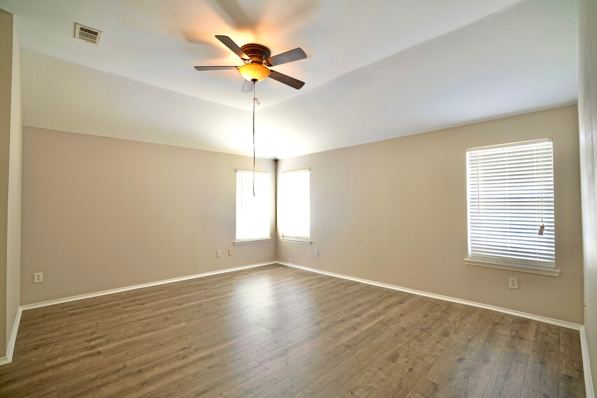 Primary3 - 6629 Scottsdale Way