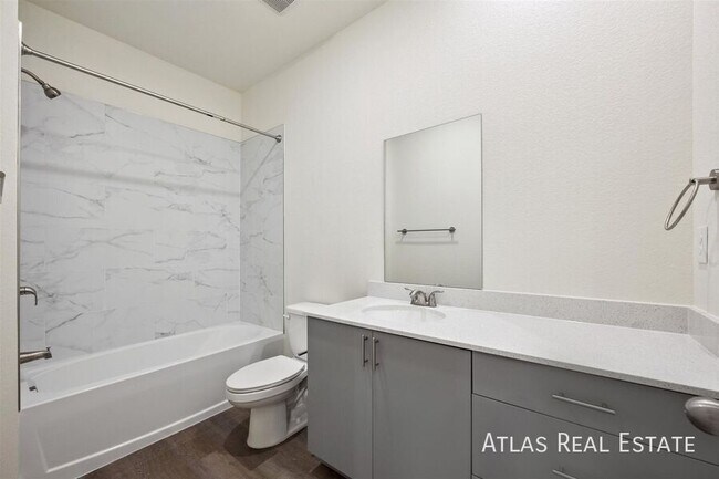 Building Photo - 629 Leland Aly