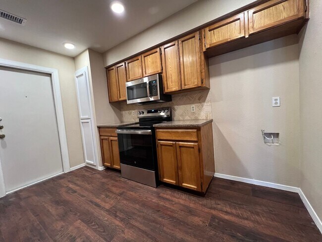 Building Photo - 5318 Crossridge Dr
