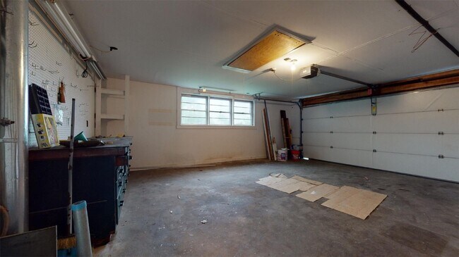 Building Photo - 31 S Tealwood Dr