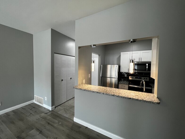 Building Photo - 629 Clara Ave