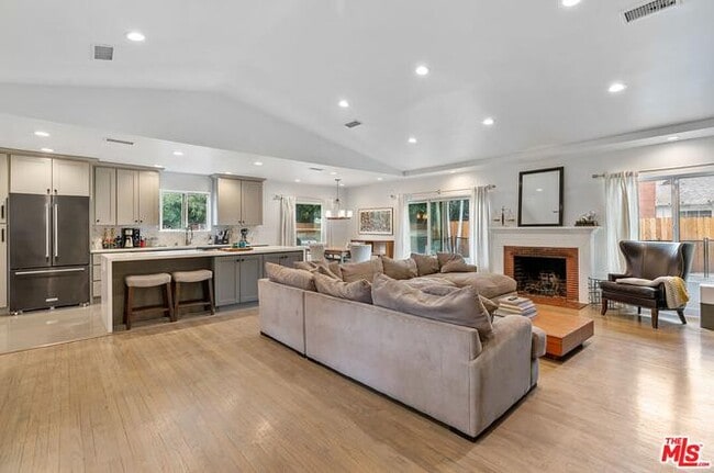 Building Photo - 6939 Noble Ave