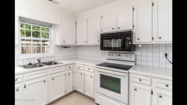 Building Photo - 3809 E Vancroft Cir
