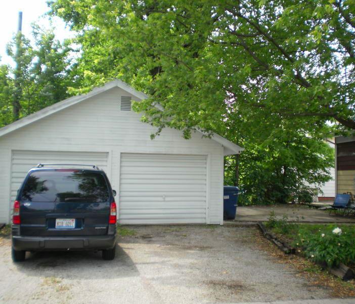 Building Photo - 201 W Bradley Ave